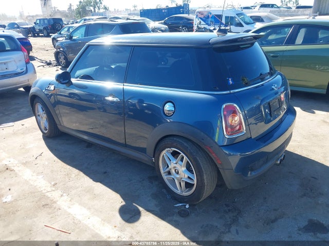 2009 MINI COOPER S WMWMF73569TW85727 Photo 2