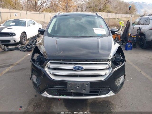 1FMCU9J91KUC54066 Ford Escape Titanium