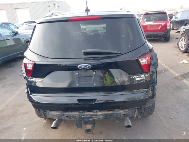 1FMCU9J91KUC54066 Ford Escape Titanium