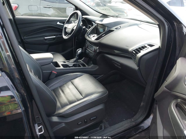 1FMCU9J91KUC54066 Ford Escape Titanium