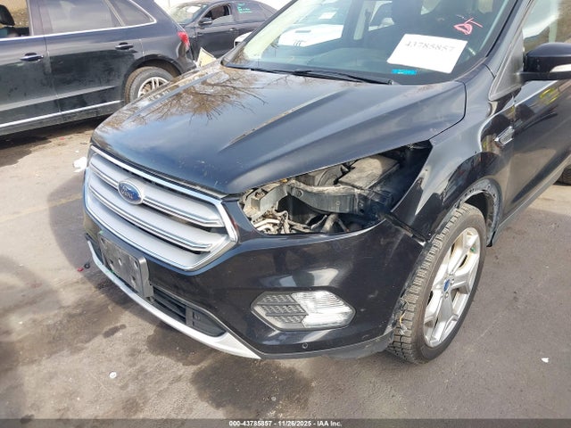1FMCU9J91KUC54066 Ford Escape Titanium