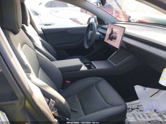 2026 TESLA MODEL Y 7SAYGDED7TF522053 Photo 4