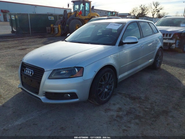 2011 AUDI A3 WAUKJAFM4BA010322 Photo 1