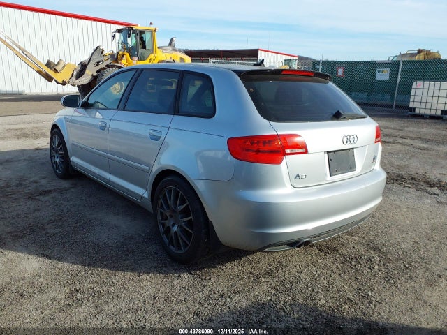 2011 AUDI A3 WAUKJAFM4BA010322 Photo 2