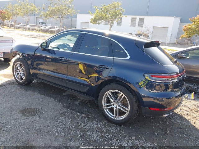 2019 PORSCHE MACAN WP1AB2A58KLB33805 Photo 2