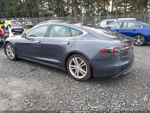 2015 TESLA MODEL S 5YJSA1H29FFP70676 Photo 2