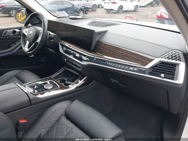 2024 BMW X7 5UX23EM09R9S89572 Photo 4