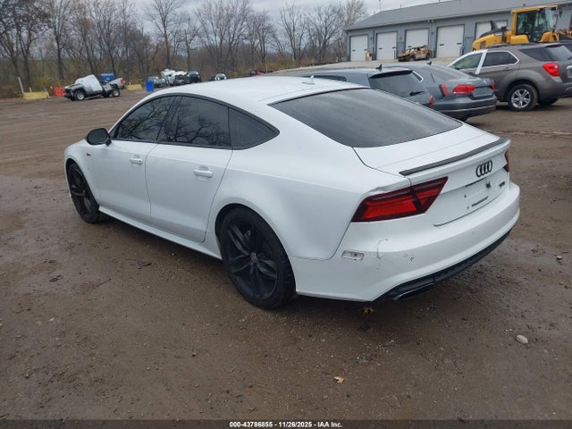 2016 AUDI A7 WAUWGAFC6GN038100 Photo 2