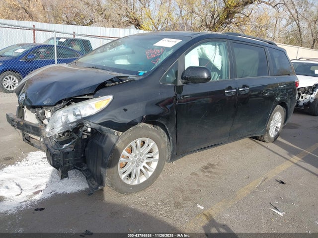 Toyota Sienna Xle 8 Passenger 2015 5TDYK3DC4FS655769 Image 2