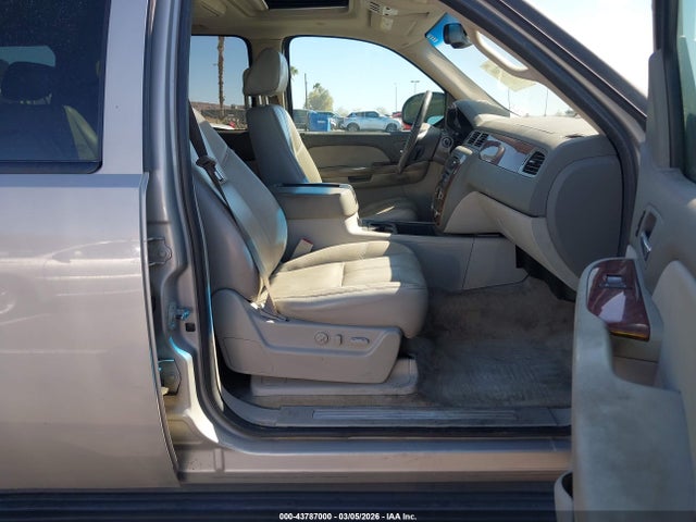 43787000 :رقم المزاد ، 1GNFK163X7J252927 vin ، 2007 Chevrolet Suburban 1500 Lt مزاد بيع