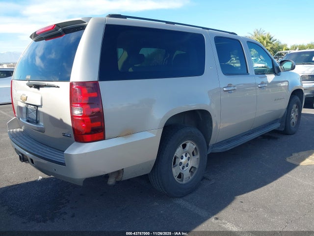 43787000 :رقم المزاد ، 1GNFK163X7J252927 vin ، 2007 Chevrolet Suburban 1500 Lt مزاد بيع