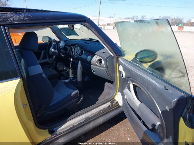 2003 MINI COOPER S WMWRE33463TD61423 Photo 4