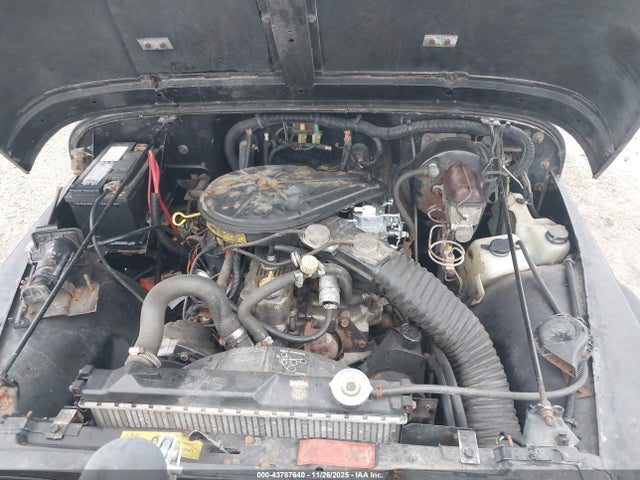 43787640 :رقم المزاد ، 2BCCV81K2JB521378 vin ، 1988 Jeep Wrangler Sport مزاد بيع