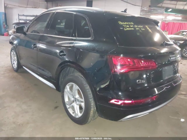 2018 AUDI Q5 WA1ANAFY4J2108047 Photo 2