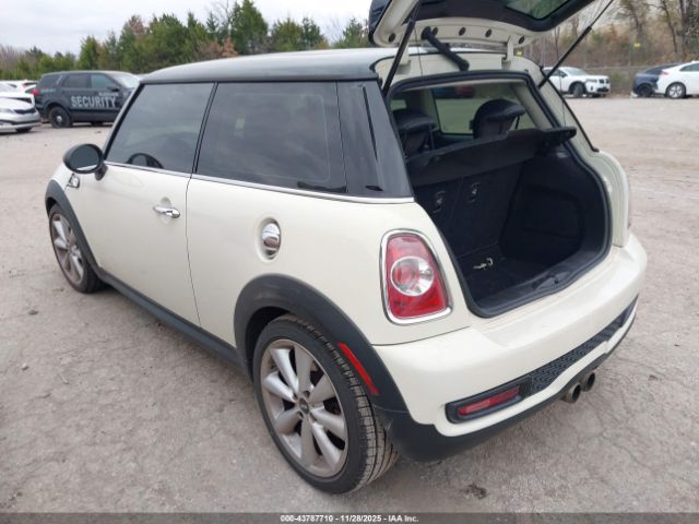 2011 MINI COOPER S WMWSV3C57BTY12719 Photo 2