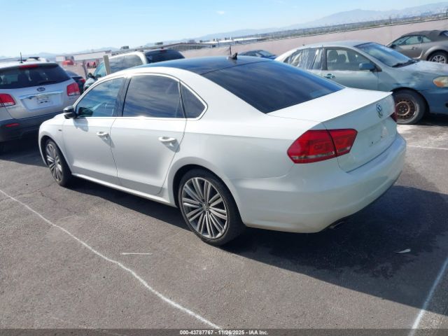 2015 VOLKSWAGEN PASSAT 1VWBT7A32FC061632 Photo 2