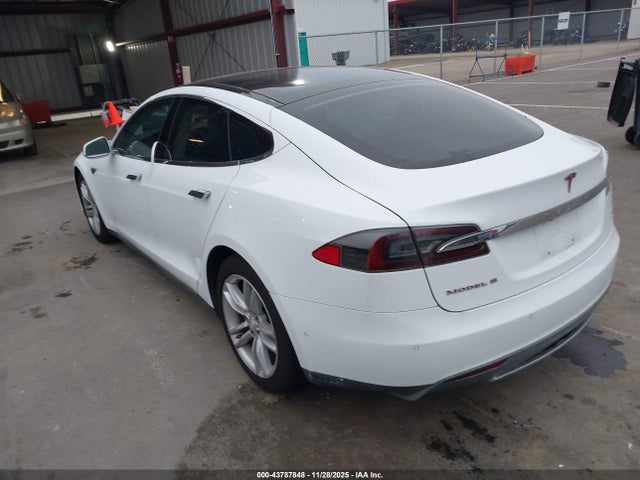 2015 TESLA MODEL S 5YJSA1H11FFP75622 Photo 2