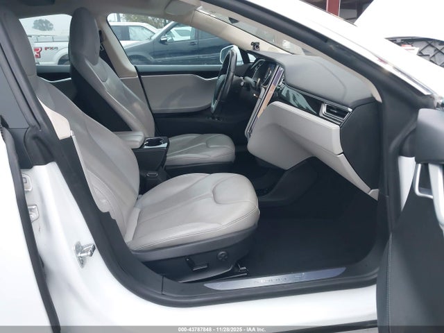 2015 TESLA MODEL S 5YJSA1H11FFP75622 Photo 4