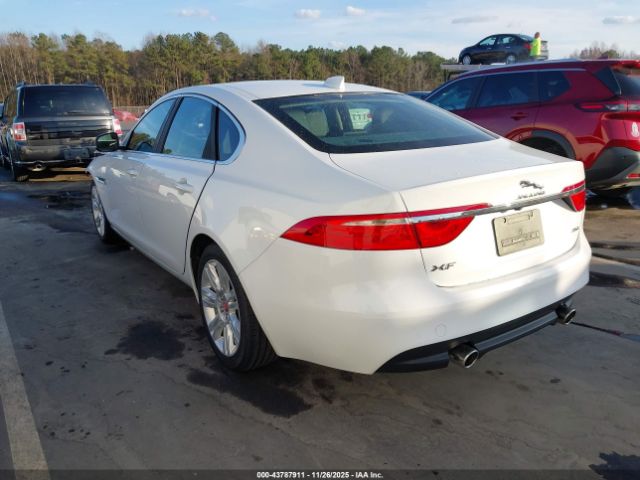 2017 JAGUAR XF SAJBD4BV8HCY45493 Photo 2