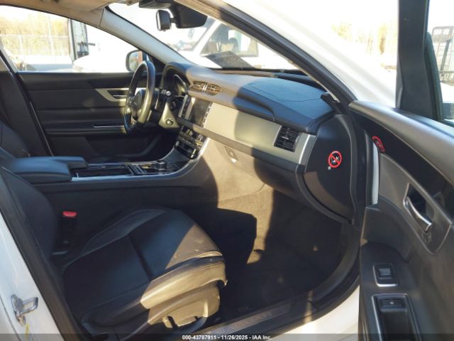 2017 JAGUAR XF SAJBD4BV8HCY45493 Photo 4