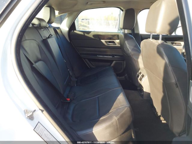 2017 JAGUAR XF SAJBD4BV8HCY45493 Photo 7