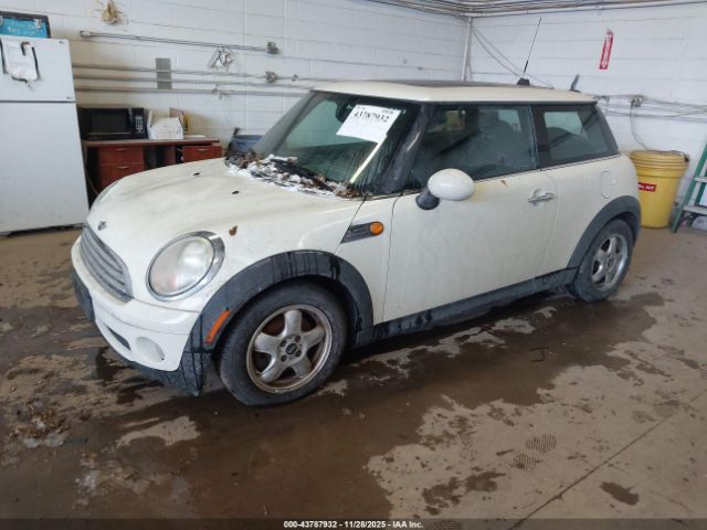 2009 MINI COOPER WMWMF33509TU70806 Photo 1