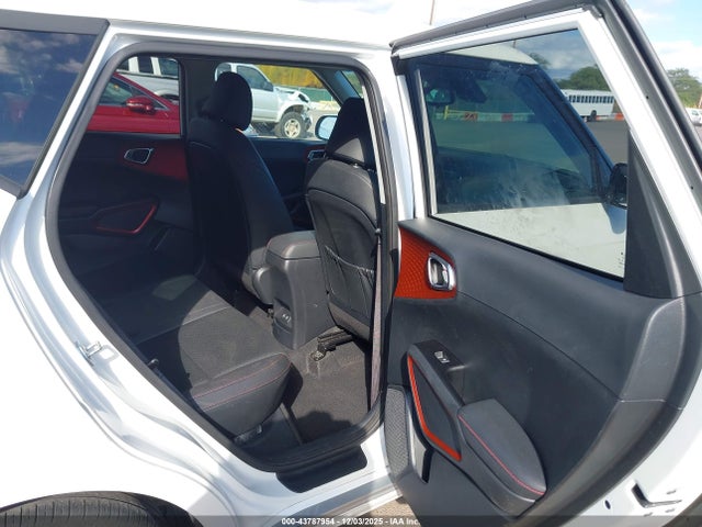 KNDJ53AU5P7851981 KIA Soul Gt-line