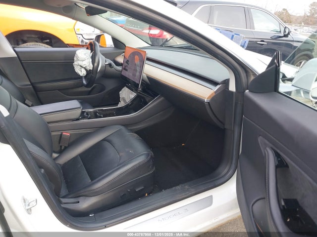 2018 TESLA MODEL 3 5YJ3E1EAXJF006476 Photo 4