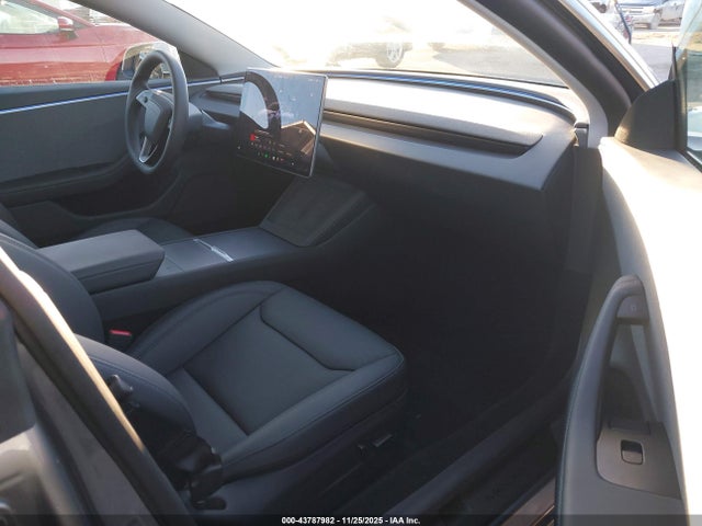 2025 TESLA MODEL 3 5YJ3E1EA2SF072537 Photo 4