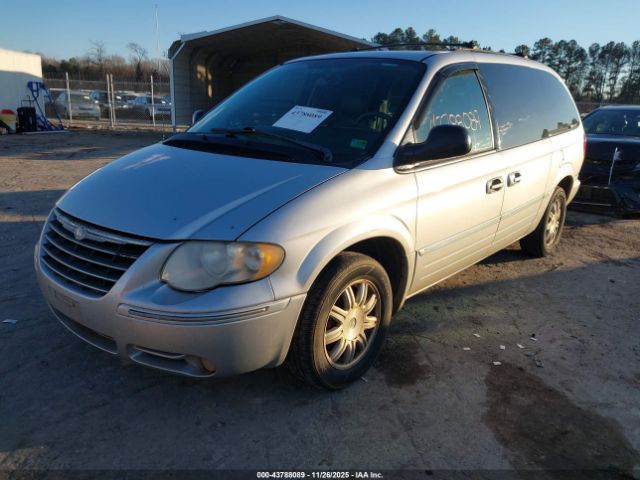 2005 CHRYSLER TOWN & COUNTRY 2C8GP54L55R418660 Photo 1