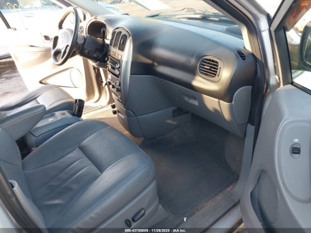 2005 CHRYSLER TOWN & COUNTRY 2C8GP54L55R418660 Photo 4