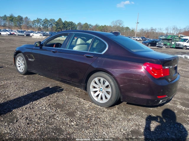 2011 BMW 750I WBAKC6C56BC395326 Photo 2