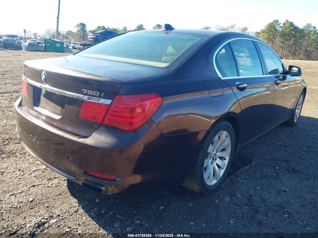 2011 BMW 750I WBAKC6C56BC395326 Photo 3