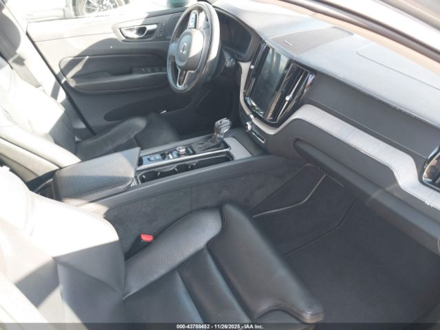 2019 VOLVO XC60 LYV102RL4KB187620 Photo 4