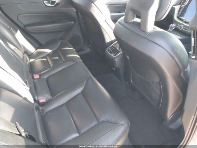 2019 VOLVO XC60 LYV102RL4KB187620 Photo 7