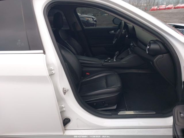 2017 ALFA ROMEO GIULIA ZARFAEBN3H7543199 Photo 4