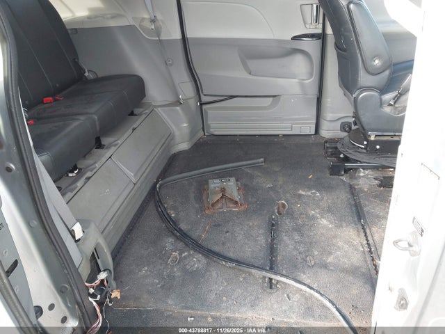 5TDXK3DC7ES421622 Toyota Sienna Se 8 Passenger