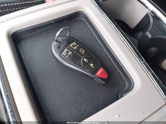 43788870 :رقم المزاد ، 2C4RC1BG7GR110753 vin ، 2016 Chrysler Town & Country Touring مزاد بيع
