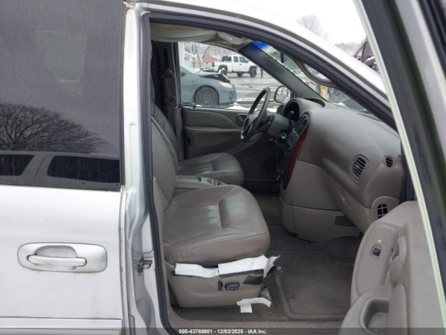 2001 CHRYSLER TOWN & COUNTRY 2C4GP54L81R190665 Photo 4