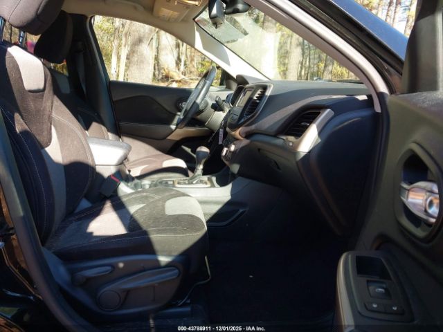 2017 JEEP CHEROKEE 1C4PJLAS4HW610151 Photo 4