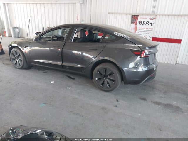 2025 TESLA MODEL 3 5YJ3E1EA7SF973726 Photo 2