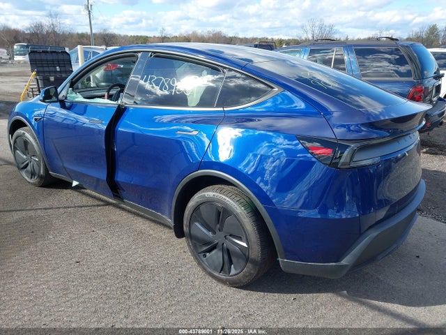 2026 TESLA MODEL Y 7SAYGDEEXTA501042 Photo 2