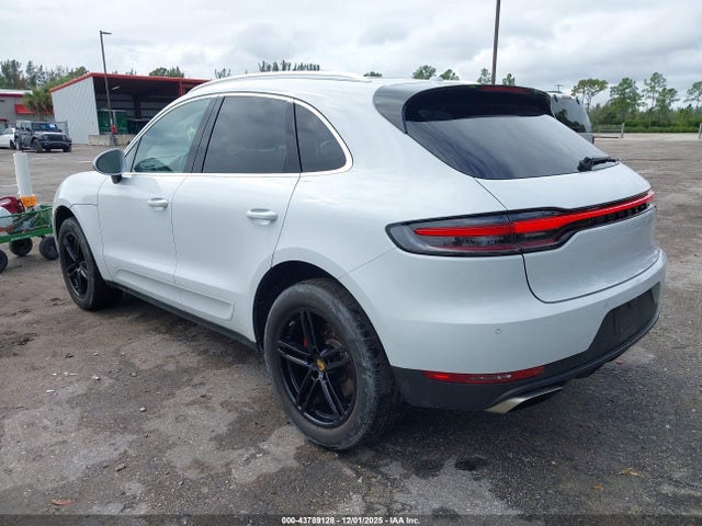 2021 PORSCHE MACAN WP1AA2A59MLB12628 Photo 2
