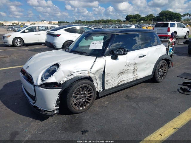 2025 MINI HARDTOP WMW23GD06S2W44996 Photo 1