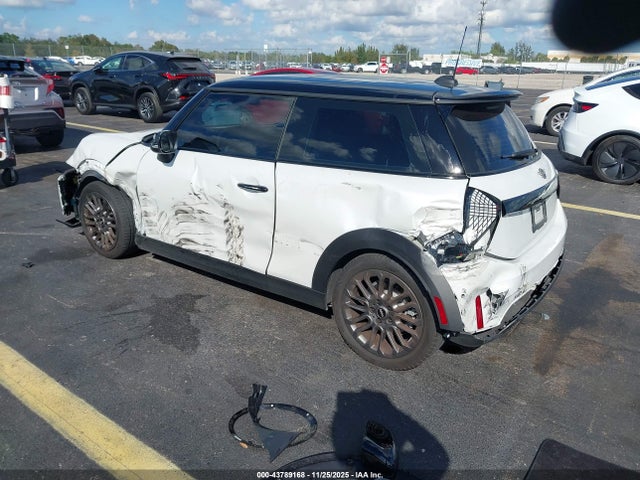 2025 MINI HARDTOP WMW23GD06S2W44996 Photo 2