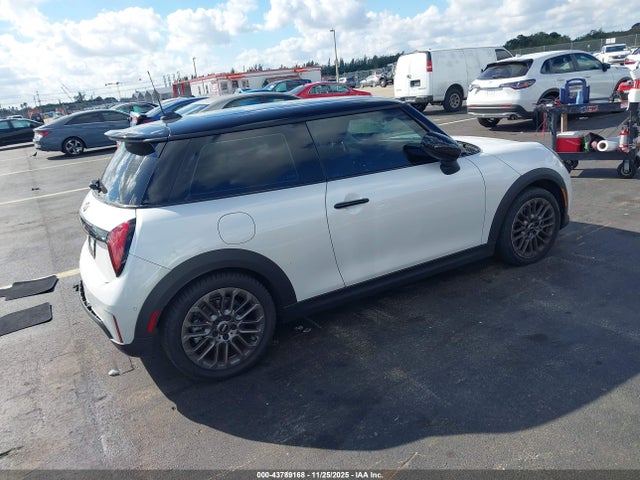2025 MINI HARDTOP WMW23GD06S2W44996 Photo 3