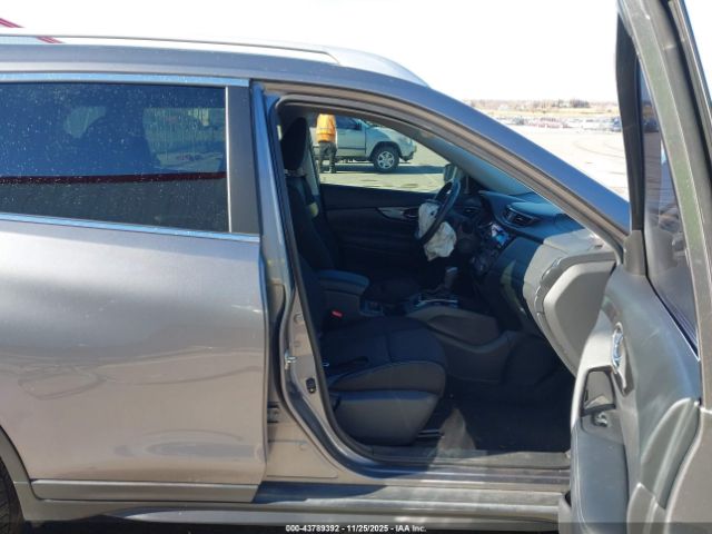 2017 NISSAN ROGUE KNMAT2MV1HP607606 Photo 4