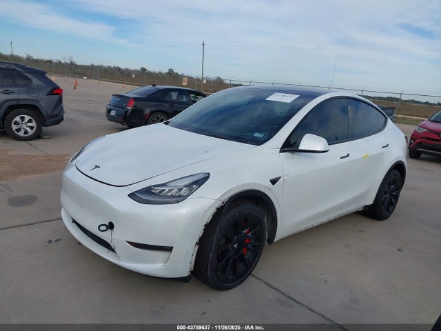 2023 TESLA MODEL Y 7SAYGDEE8PA054068 Photo 1