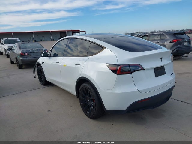 2023 TESLA MODEL Y 7SAYGDEE8PA054068 Photo 2