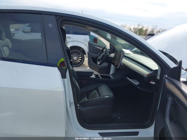 2023 TESLA MODEL Y 7SAYGDEE8PA054068 Photo 4